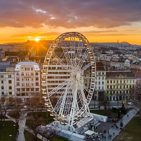 Synagogue Gozsdu Corner Budapeste