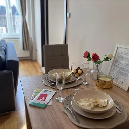 Synagogue Gozsdu Corner