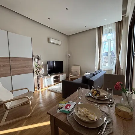 Synagogue Gozsdu Corner *