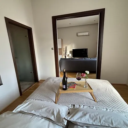 Apartman Synagogue Gozsdu Corner