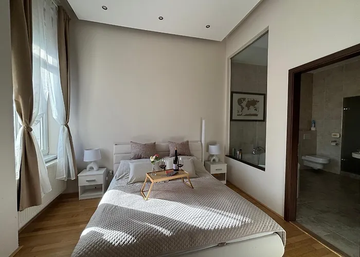 Synagogue Gozsdu Corner Apartment