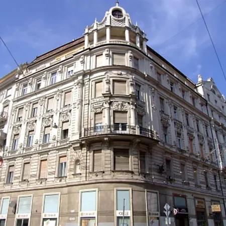 Synagogue Gozsdu Corner 부다페스트