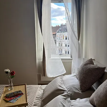 Synagogue Gozsdu Corner