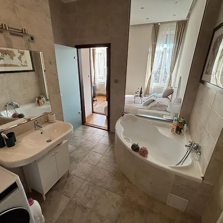 Synagogue Gozsdu Corner 아파트