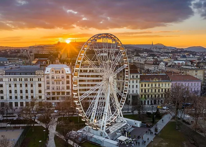 Synagogue Gozsdu Corner Budapesta