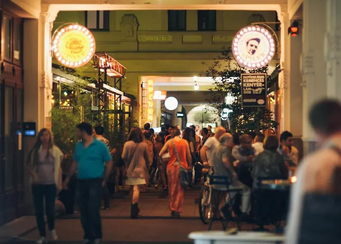 Synagogue Gozsdu Corner * בודפשט