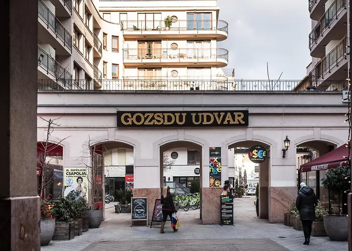 Synagogue Gozsdu Corner בודפשט