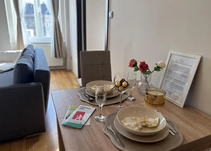 Synagogue Gozsdu Corner