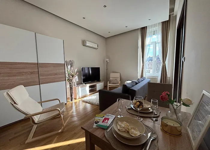 Synagogue Gozsdu Corner *