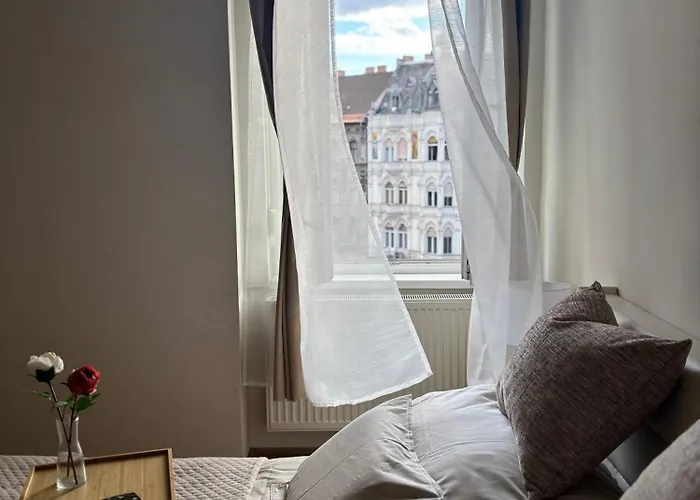 Synagogue Gozsdu Corner